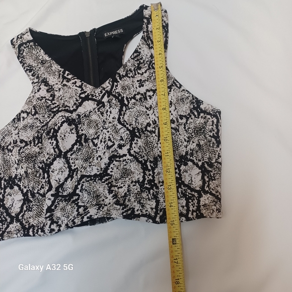 Express  Women Top Size M Black and White Fitted Crop Tank Top - Picture 7 of 9